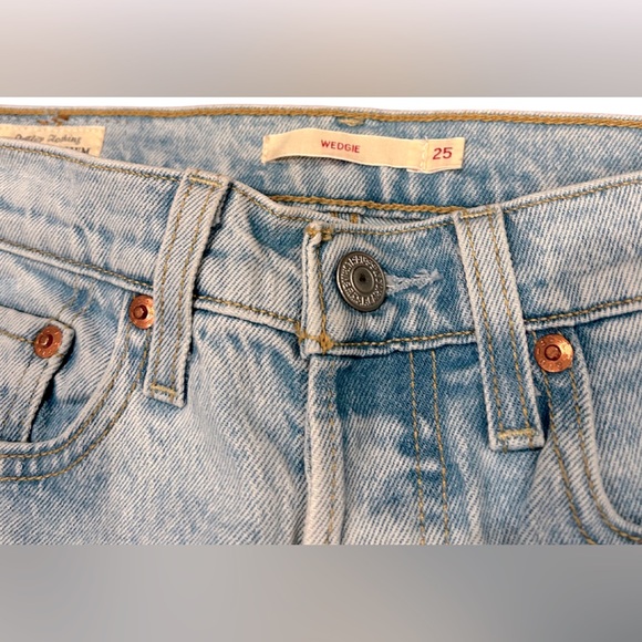 Levi’s Wedgie High Rise Straight Leg Jeans | Light Blue | Size 25 | NWOT - Picture 4 of 7